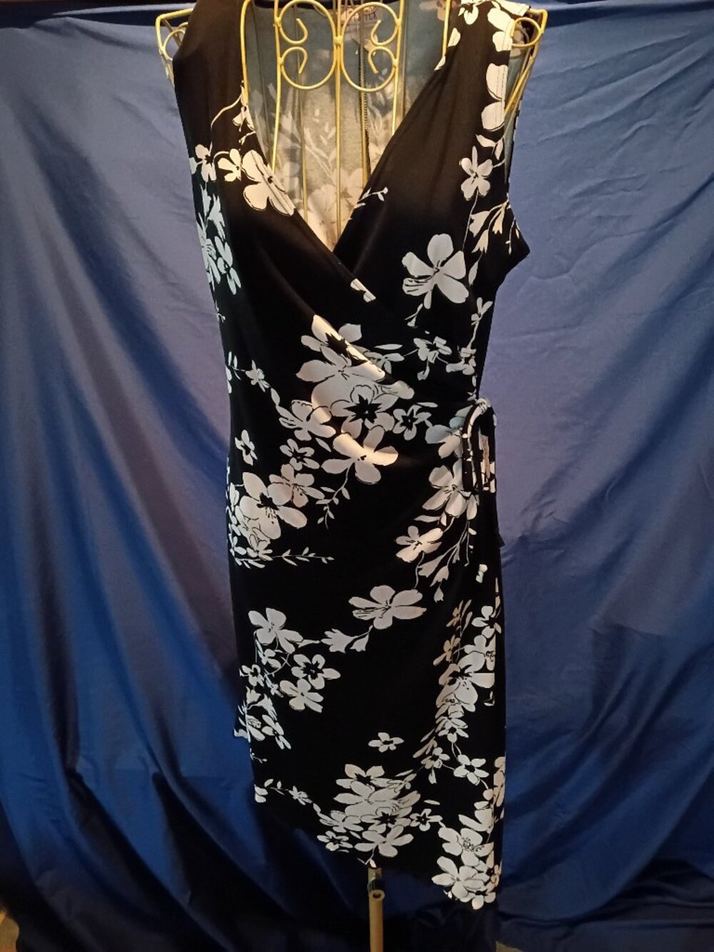 Black/White side shirred & slanted hem cocktail dress. size large